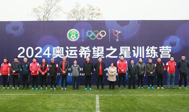 此前有多家意媒称罗马、米兰有意租借查洛巴，但根据FIFA新规，切尔西已无法外租球员。